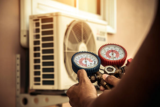 Professional Hvac technician working in Newport, WA